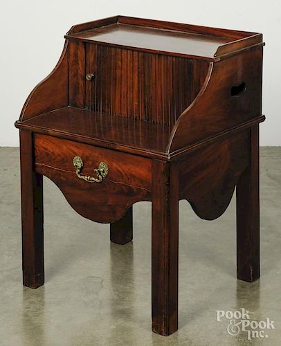 George III mahogany end table, late 18th c., 28 1/4'' h., 20 3/4'' w.