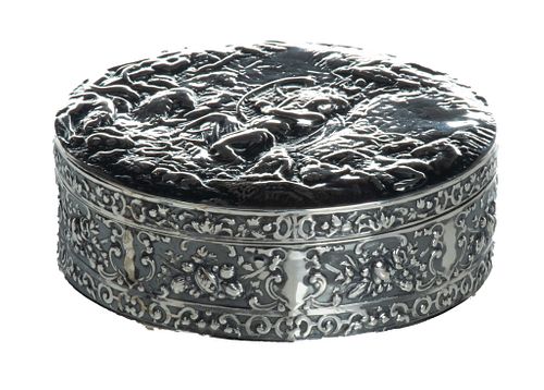 Chester, England Sterling Silver Repousse Box C. 1901, H 1.2'' Dia. 3.7'' 4.7t oz