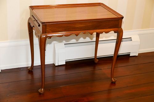 QUEEN ANN STYLE MAHOGANY END TABLE, H 26.5", W 18", L 29.25"