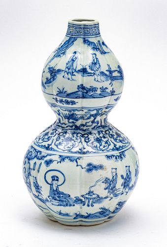 CHINESE BLUE & WHITE PORCELAIN GOURD-FORM VASE, H 14", DIA 8" 