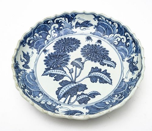 CHINESE BLUE & WHITE PORCELAIN PLATE, DIA 13 1/2" 
