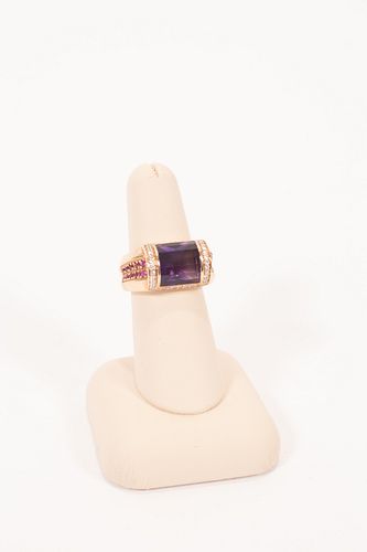 2CT CUSTOM CUT AMETHYST & .24CTTW ACCENT RUBIES & .30CTTW ACCENT DIAMONDS, 18K ROSE GOLD LADIES FASHION RING 