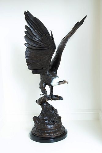 AFTER JULES MOIGNIEZ (FRENCH, 1835-1894) BRONZE EAGLE SCULPTURE, H 30", W 18"