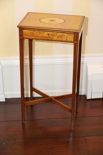 HEPPLEWHITE STYLE END TABLE, H 25", W 9", L 13"