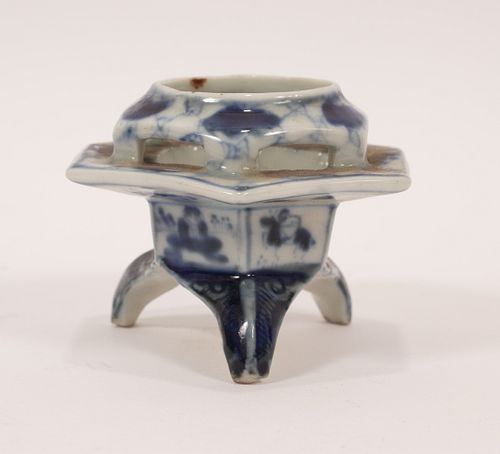 CHINESE PORCELAIN BLUE AND WHITE CANTON  INCENSE DISH 19TH.C. H 2" W 3" 