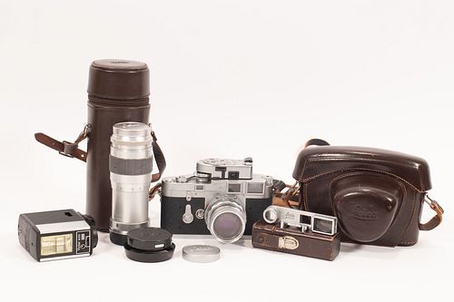 LEICA M3 CAMERA, WITH ADDITIONAL LENS AND ACCESSORIES, C. 1955, H 3 1/4", W 5 1/2" SN 750087 