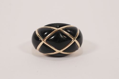 14KT YELLOW GOLD AND ONYX RNG, SIZE 8 