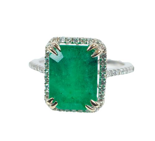 5.19CT NATURAL EMERALD, DIAMOND & 14KT WHITE GOLD RING, T.W. 4.46 GR, SIZE: 6.75 