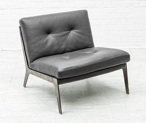 ROCHE BOBOIS (CO.) (FRENCH, ESTABLISHED 1960) BLACK LEATHER AND CHROME CHAIR, H 27" W 28" D 29" 