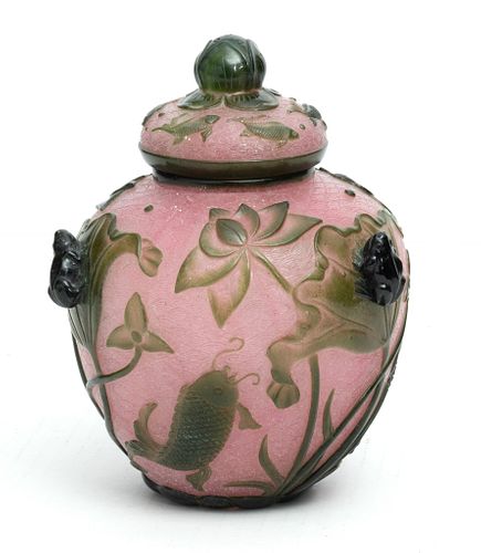 CHINESE PEKING CAMEO GLASS GINGER JAR WITH COVER, H 7 /2" DIA 5" 