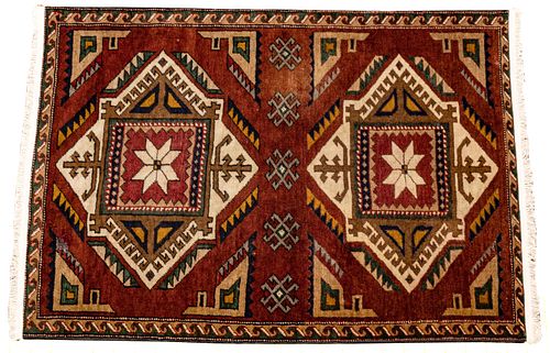 Persian Shiraz Handwoven Wool Rug, W 3' 4'' L 4' 9''