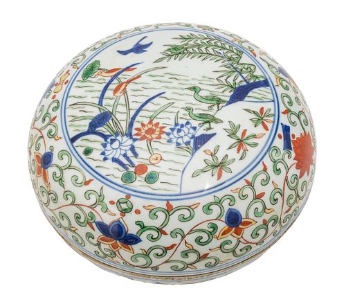 Chinese Porcelain Wucai Box, H 4.5", Dia 9"
