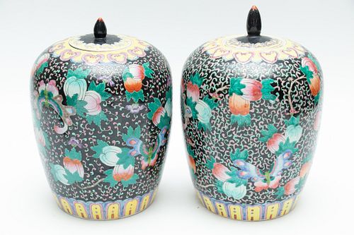CHINESE PORCELAIN FAMILLE NOIRE COVERED URNS, C 1900 H 12" DIA 11" 
