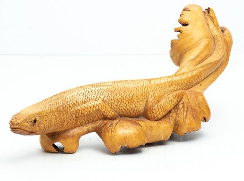 CHINESE WOOD CARVING, LIZARD ON A MUSHROOM, L 13"