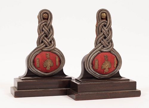 EPAULET MOUNTED MAHOGANY BOOKENDS, PAIR, H 9.5", W 7" 