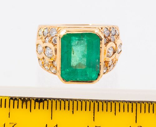 EMERALD (6 CARATS) AND DIAMOND (1.02 CARATS) RING SIZE 6 3/4 18KT YELLOW GOLD 