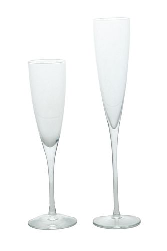 THIRTEEN GLASS MAGNUM CHAMPAGNE FLUTES AND EIGHT TRADITIONAL STYLE CHAMPAGNE FLUTES H 9-11" 