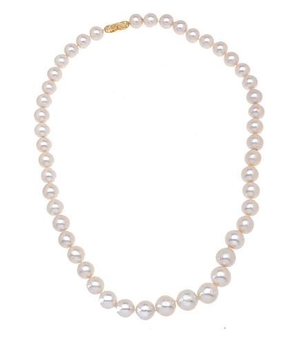 SOUTH SEA PEARL, 18KT GOLD & DIAMOND CLASP NECKLACE, L 27", T.W. 175 GR 