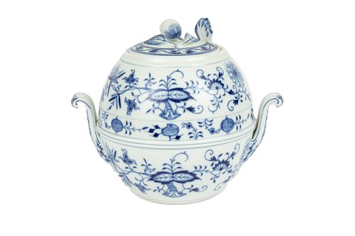 MEISSEN BLUE ONION  TUREEN, COVER AND LADLE. H 8" DIA 9" 