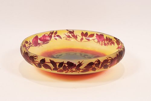 CRISTALLERIE D'EMILE GALLE (FRENCH, 1874–1936) CAMEO GLASS BOWL, CIRCA 1900, H 3.625", DIA 14.75" 