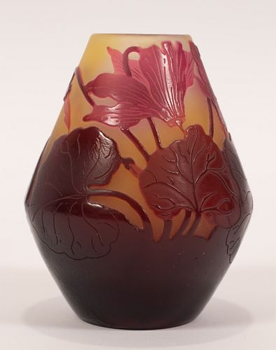 CRISTALLERIE D'EMILE GALLE (FRENCH, 1874–1936) CAMEO GLASS CALLE LILY VASE, CIRCA 1900, H 3.25" DIA 2.325" 