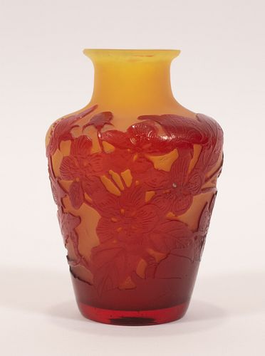 CRISTALLERIE D'EMILE GALLE (FRENCH, 1874–1936) CAMEO GLASS VASE, CIRCA 1900, H 4" DIA 2.5" 