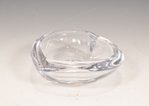 ORREFORS 'AMOUR' CRYSTAL HEART FORM DISH, H 2", DIA 6"