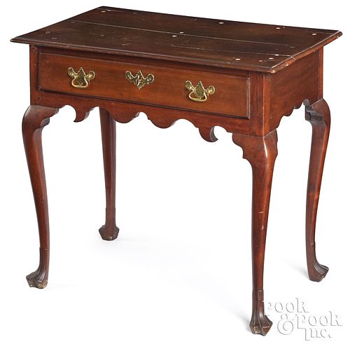 Delicate Pennsylvania Queen Anne dressing table