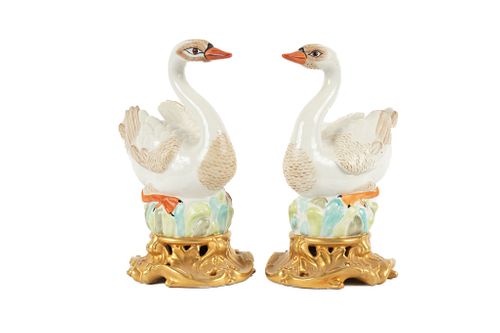 MOTTAHEDEH, ITALY, PORCELAIN SWANS, 8" 