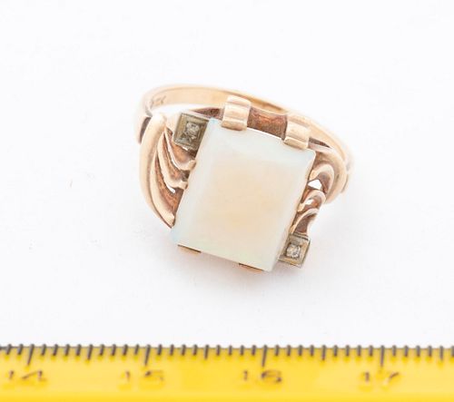 + 10 KT GOLD AND OPAL SQUARE RING SIZE 7 3/4 
