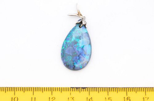 + BLACK OPAL AND 14 KT GOLD PENDANT H 1" 