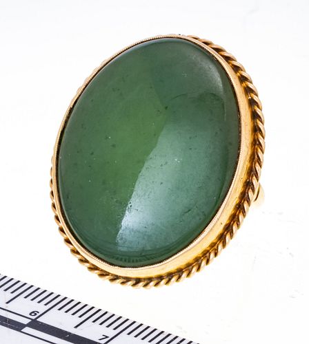 + 14KT GOLD AND GREEN STONE RING C 1930, SIZE 6 1/2 