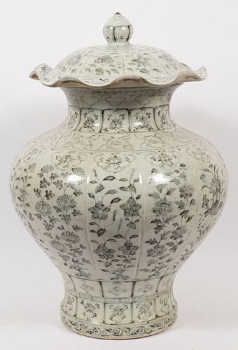 CHINESE MING-STYLE PORCELAIN COVERED JAR, H 26", DIA 18" 