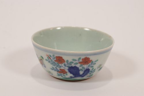 CHINESE MING-STYLE WUCAI PORCELAIN CUP, H 1.5", DIA 3.25" 