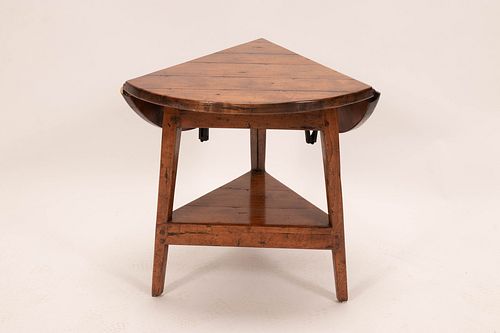 AMERICAN  RUSTIC STYLE PECAN WOOD TRIANGLE DROP LEAF TABLE C.1950 H 24" W 28" 