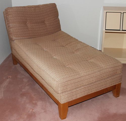 CHAISE LOUNGE H 32" W 29" L 62" 