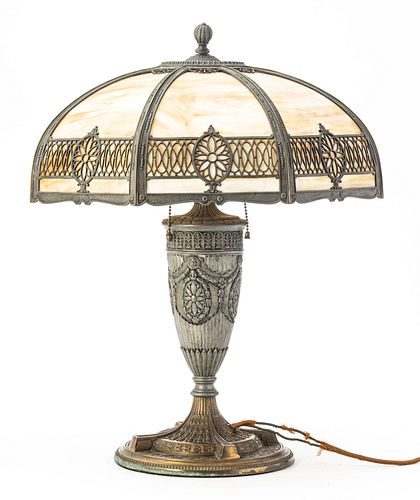 FRENCH DESIGN ART NOUVEAU CARAMEL SLAG GLASS TABLE LAMP CIRCA 1900, H 23", DIA 18"