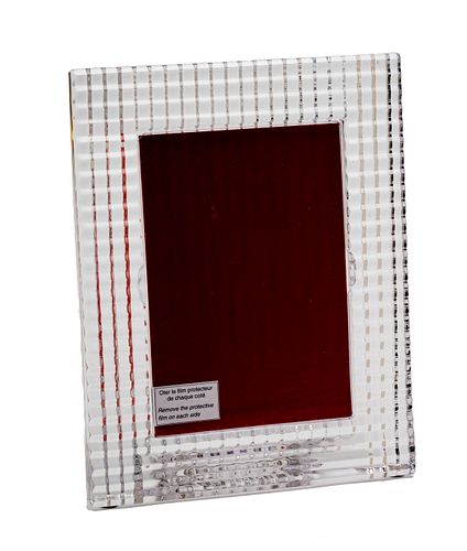 BACCARAT 'EYE COLLECTION' CRYSTAL PICTURE FRAME, H 9", W 7"