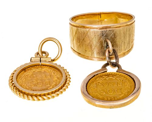 14 KT YELLOW GOLD RING, TWO 2 PESO COINS 1945, SIZE 5 1/4 