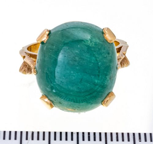 GREEN JADE AND 14KT GOLD RING SIZE 7 