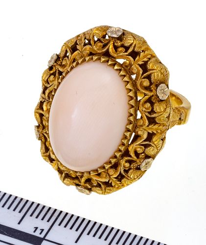 CORAL AND 18KT YELLOW GOLD  RING C 1940 SIZE 6 