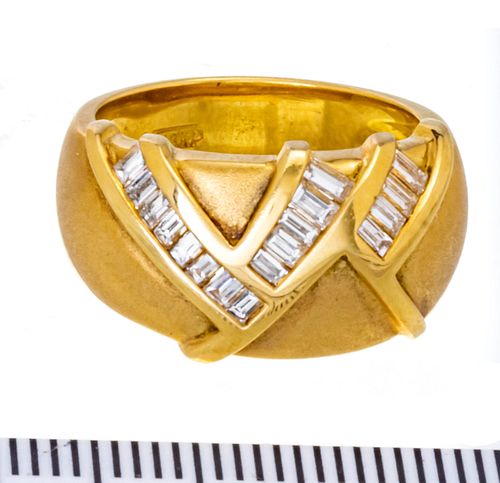 18 KP YELLOW GOLD AND DIAMOND BAGUETTES RING C 1980 SIZE 5 3/4 