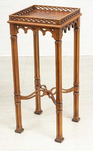 MAHOGANY CHINESE CHIPPENDALE STYLE STAND, C 1980 H 39" W 16" 