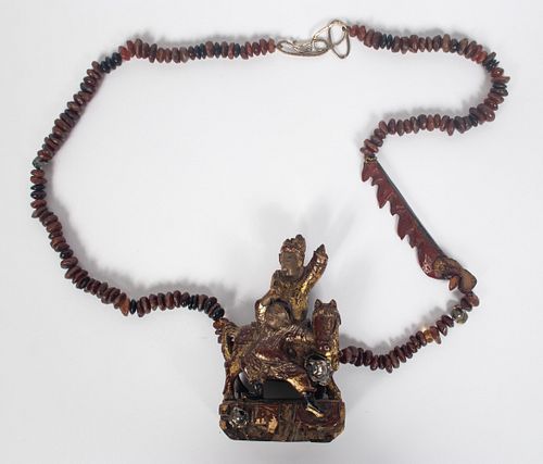 CHINESE AMBER & GILDED WOOD NECKLACE, L 39", T.W. 223 GR 