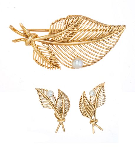 14KT YELLOW GOLD BROOCH AND EARRINGS, 10GR. 