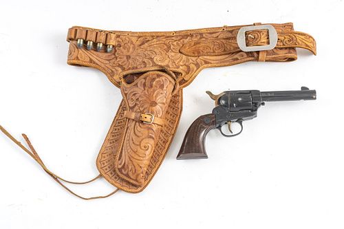 WESTERN STYLE TOOLED LEATHER BELT AND HOLSTER WITH A DAISY COLT-STYLE BB GUN, 20TH C., TWO PIECES, H 13" 