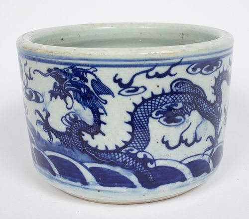 CHINESE BLUE AND WHITE PORCELAIN PLANTER H 5 5"  DIA 8" 