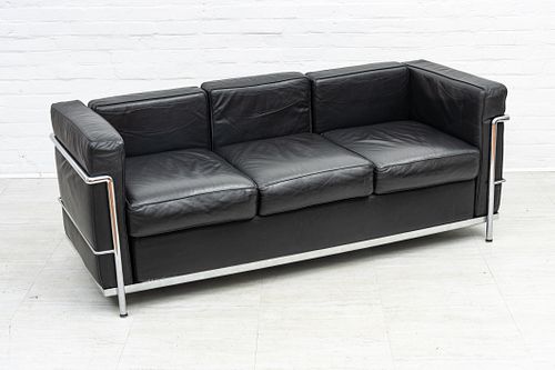 LE CORBUSIER STYLE (FRENCH/SWISS, 1887–1965) TUBULAR CHROME STEEL FRAME AND BLACK LEATHER SOFA H 27" L 71" D 28" 