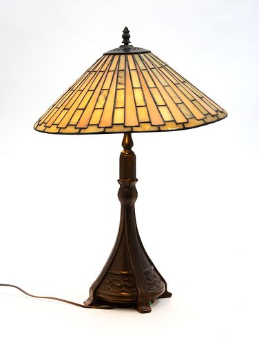 BRONZE AND LEADED SLAG GLASS TABLE LAMP H 23" DIA 16" 