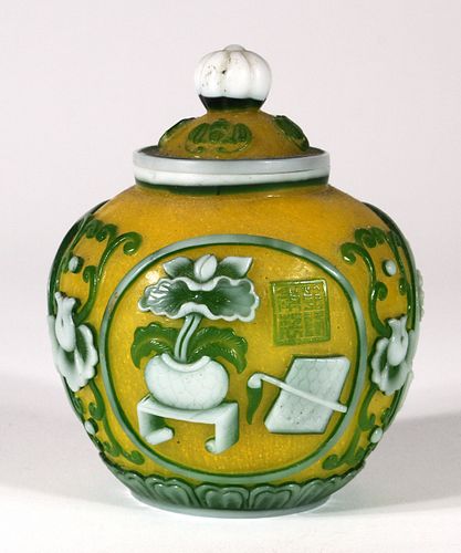 CHINESE CAMEO GLASS COVERED JAR H 4" DIA 3.25" 